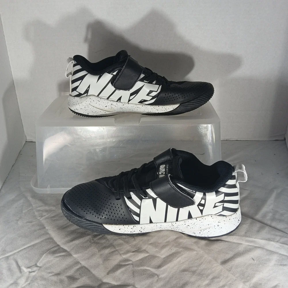 Nike Team Hustle Quick 2 Kids Basketball Shoes Black White‎ BV1135-001 Size 3Y